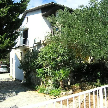 Plach Apartment *